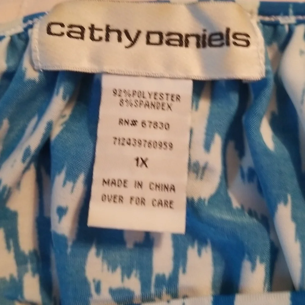 Scoop neck, drapey fabric that flatters all shapes - Picture 5 of 5